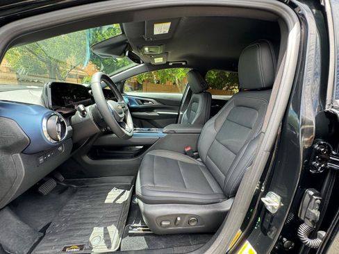 Used 2025 Chevrolet Equinox EV LT FWD image 11