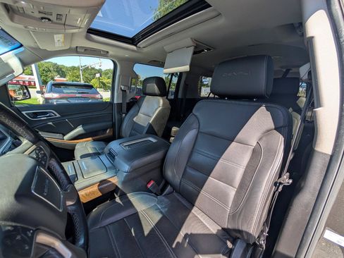 Used 2019 GMC Yukon XL Denali w/ Open Road Package AWD/4WD image 14