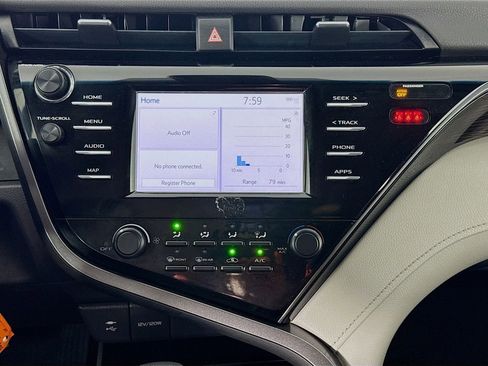 Used 2019 Toyota Camry L image 32