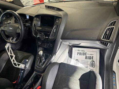 Used 2017 Ford Focus RS image 38