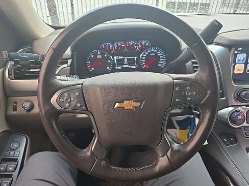 Used 2018 Chevrolet Suburban LT w/ LT Signature Package image 4