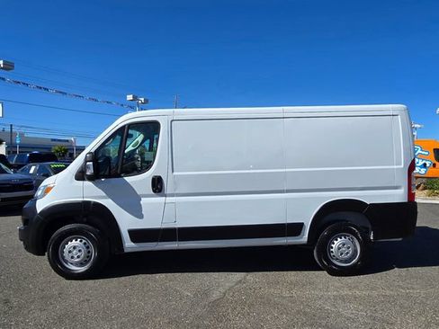 Used 2024 RAM ProMaster 2500 w/ Safety Group FWD image 8