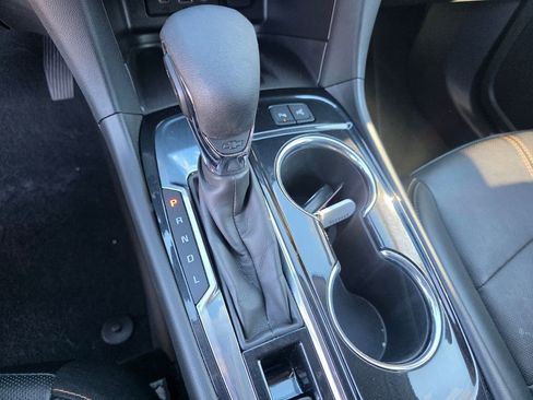 Used 2023 Chevrolet Equinox Premier image 17