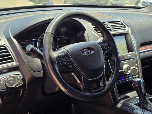 Used 2018 Ford Explorer Limited FWD image 18