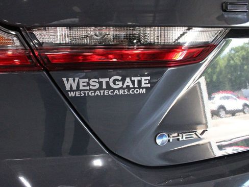 Used 2025 Toyota Camry SE image 31