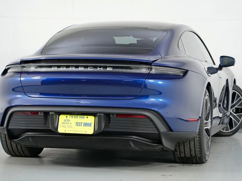 Used 2022 Porsche Taycan image 5