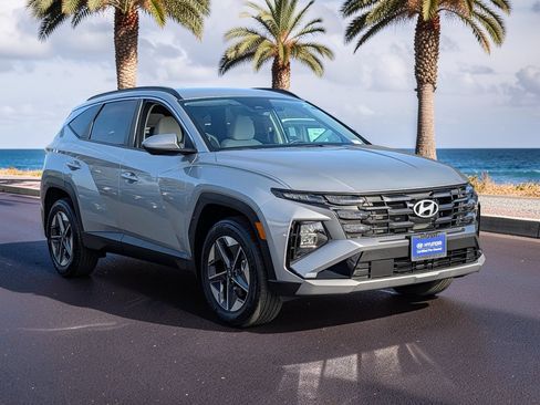 Certified 2025 Hyundai Tucson SEL AWD/4WD image 4