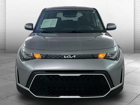 Used 2025 Kia Soul LX FWD image 2