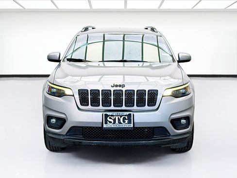 Used 2019 Jeep Cherokee Latitude Plus FWD image 2