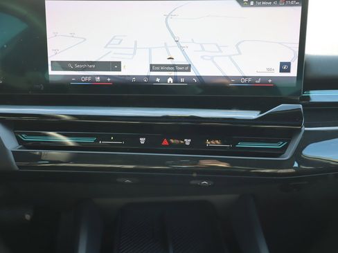 Used 2024 BMW 530i xDrive image 12