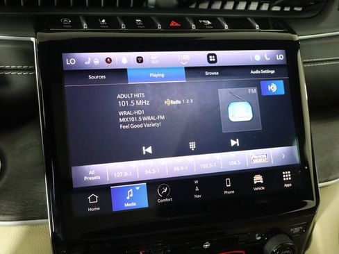 Used 2023 Jeep Grand Cherokee L Limited AWD/4WD image 31