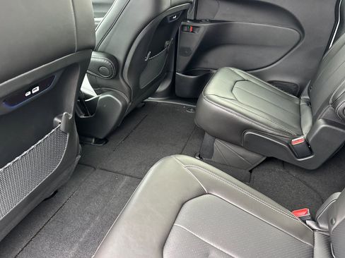 New 2026 Chrysler Pacifica Select image 11