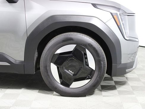 Used 2024 Kia EV9 Light RWD image 8