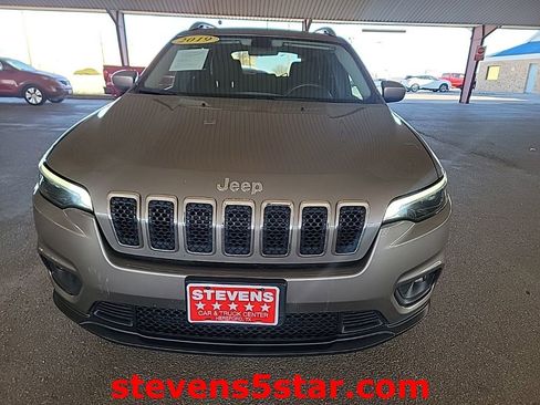 Used 2019 Jeep Cherokee Latitude w/ Cold Weather Group image 4