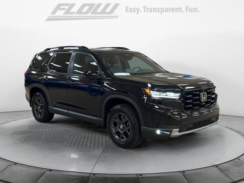 Certified 2025 Honda Pilot TrailSport image 1