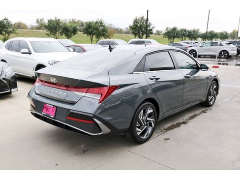 Certified 2025 Hyundai Elantra SEL image 9