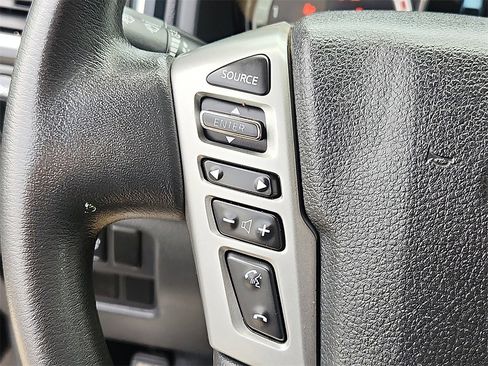 Used 2017 Nissan Titan S image 19