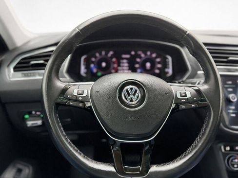 Used 2019 Volkswagen Tiguan SEL Premium image 13