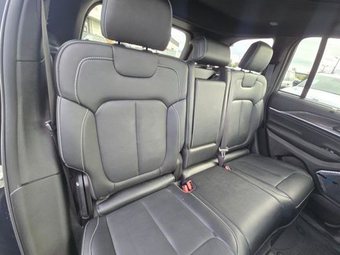 Used 2023 Jeep Grand Cherokee Overland w/ Advanced Protech Group III image 16