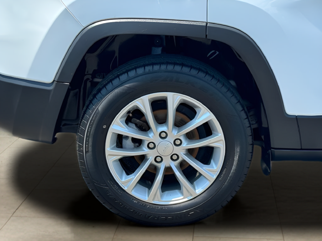 Used 2019 Jeep Cherokee Latitude w/ Popular Appearance Group FWD image 36