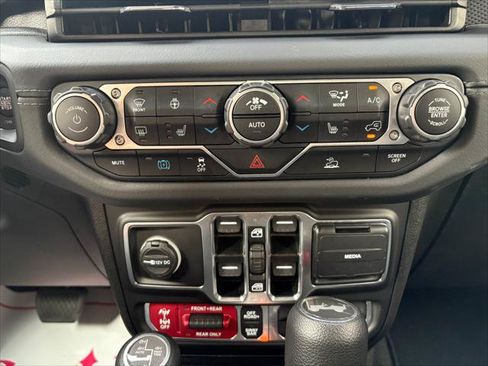 Certified 2025 Jeep Wrangler Unlimited Rubicon 4xe w/ Convenience Group AWD/4WD image 23