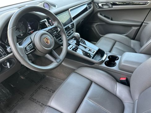 Certified 2024 Porsche Macan S AWD/4WD image 4