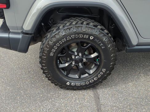 Used 2019 Jeep Wrangler Unlimited Sahara w/ Uconnect 4C Nav & Sound Group AWD/4WD image 9