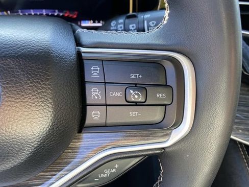 Used 2022 Jeep Wagoneer Series II w/ Premium Group I image 12