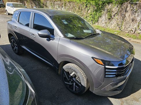 Used 2025 Nissan Kicks SV image 5