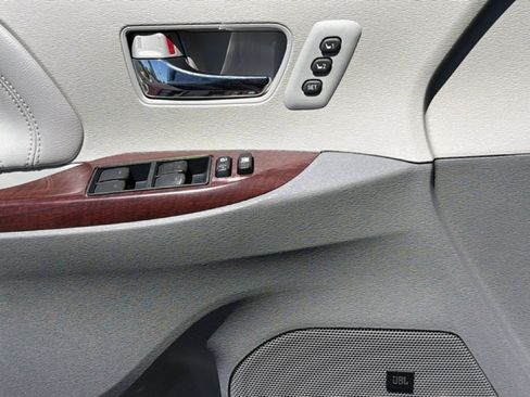 Used 2014 Toyota Sienna Limited w/ Limited Premium Package AWD/4WD image 19