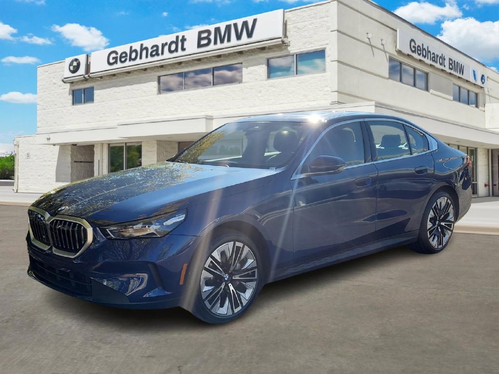 Certified 2026 BMW 530i xDrive w/ Premium Package AWD/4WD image 3
