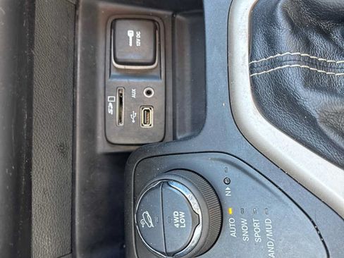 Used 2015 Jeep Cherokee Latitude AWD/4WD image 30