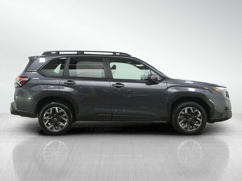 Used 2025 Subaru Forester Premium AWD/4WD image 6