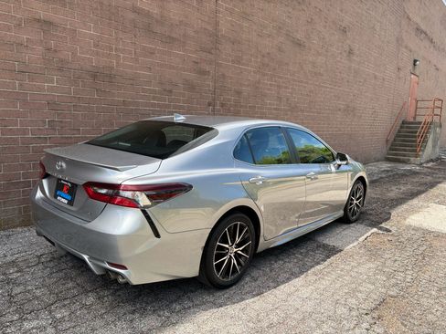 Used 2024 Toyota Camry SE FWD image 5