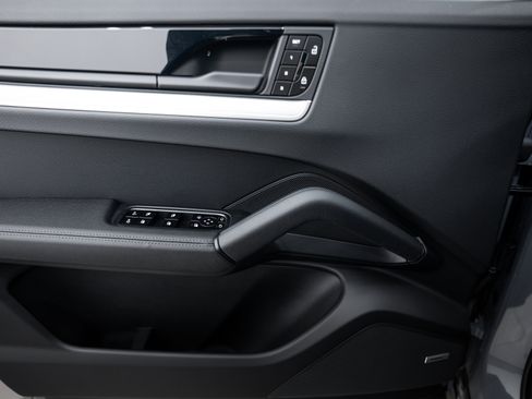 Certified 2026 Porsche Cayenne image 19