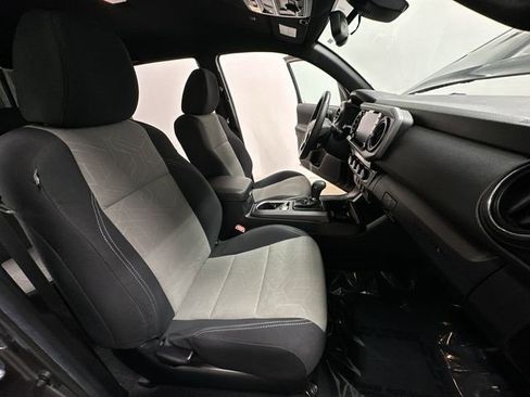 Used 2022 Toyota Tacoma TRD Off-Road image 21
