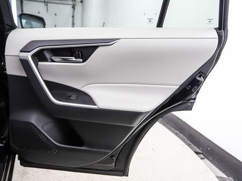 Used 2023 Toyota RAV4 XLE Premium image 23