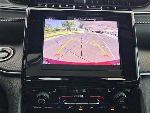 Used 2025 Jeep Grand Cherokee Altitude RWD image 12