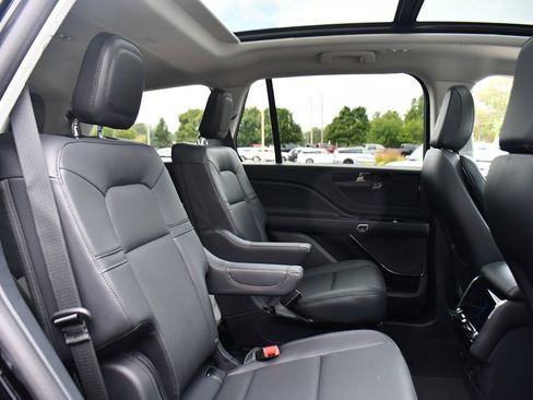 Used 2025 Lincoln Aviator AWD image 18