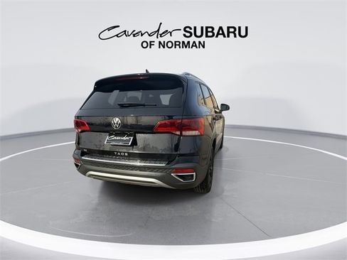 Used 2022 Volkswagen Taos SE image 2