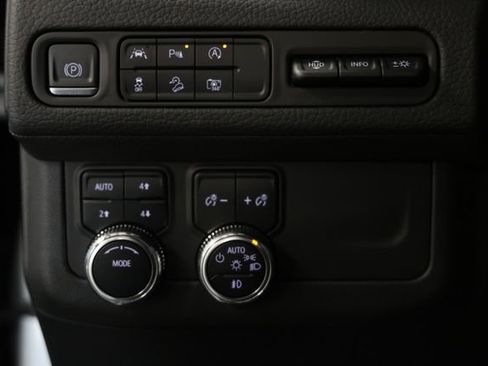 Used 2024 GMC Yukon XL Denali AWD/4WD image 29