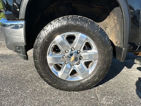 Used 2022 Chevrolet Silverado 2500 LTZ w/ LTZ Premium Package image 9