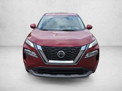 Used 2021 Nissan Rogue SV image 2