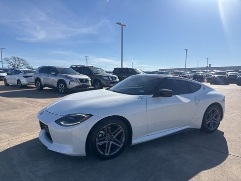 Certified 2025 Nissan Z Sport w/ Floor Mat Package image 9