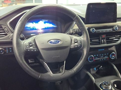 Used 2020 Ford Escape Titanium image 19