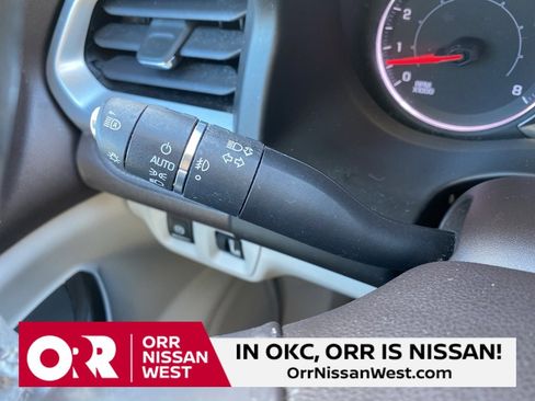 Used 2017 GMC Acadia SLT w/ LPO, Cargo Package image 29