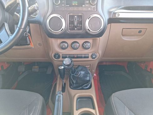 Used 2016 Jeep Wrangler Unlimited Sahara w/ Connectivity Group image 16