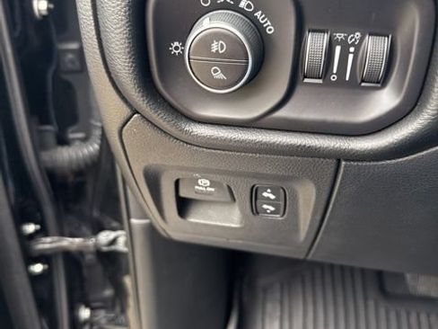 Used 2019 RAM 1500 Laramie AWD/4WD image 7
