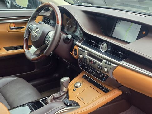 Used 2018 Lexus ES 350 w/ Navigation System Package FWD image 48