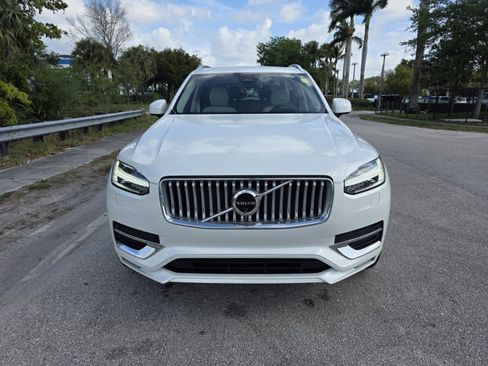 Used 2024 Volvo XC90 B6 Ultimate w/ Lounge Package image 8